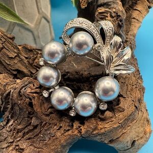 Silver tone wreath brooch with gray faux pearls and glass stone accents, EUC.
